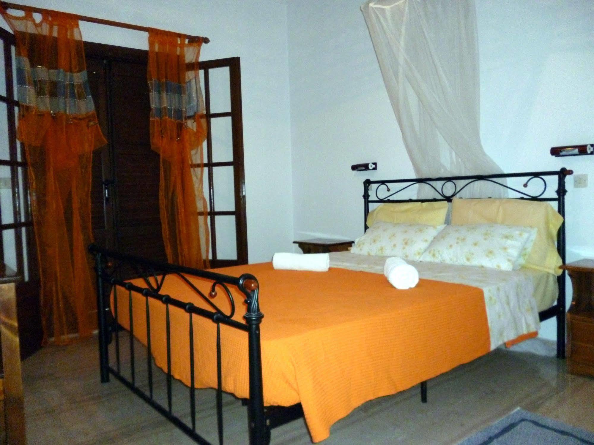Villa Helen Arillas  Buitenkant foto