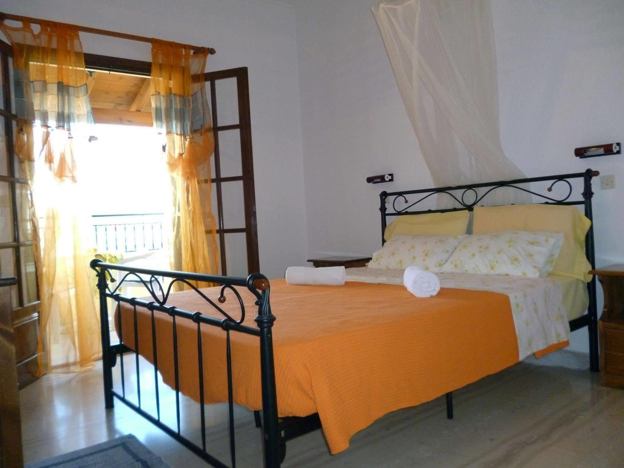 Villa Helen Arillas  Buitenkant foto